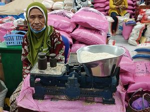 Harga Beras di Ponorogo Merangkak Naik, Bulog Diharapkan Lebihkan Stok Harga Beras di Ponorogo Merangkak Naik, Bulog Diharapkan Lebihkan Stok