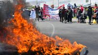 Potret Horor Demo di Peru: 47 Orang Tewas-Polisi Dibakar