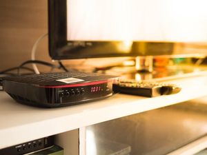 Bikin Hemat! Satu Set Top Box Bisa Dipasang di Dua TV Analog Bikin Hemat! Satu Set Top Box Bisa Dipasang di Dua TV Analog