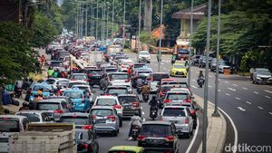 Jalan Pangeran Antasari Arah Pasar Cipete Selatan Macet Siang Ini