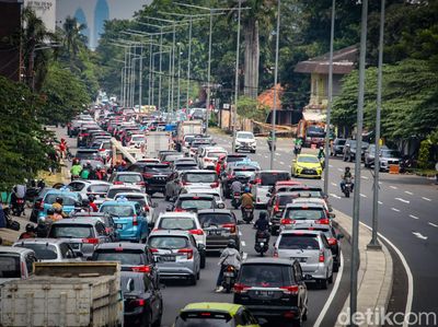 Jalan Pangeran Antasari Arah Pasar Cipete Selatan Macet Siang Ini