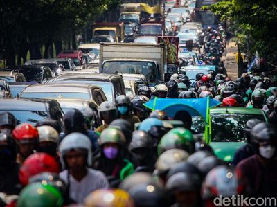 Ampuunn... Jalan TB Simatupang Jaksel Macet Banget