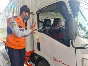 Sopir Truk: Lewat Jateng Aman, Tidak Ada Pungli di Jembatan Timbang