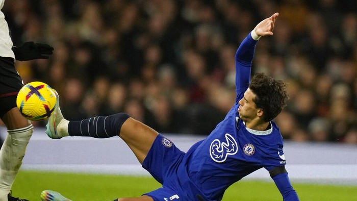 Chelseas Joao Felix fouls to see a red card during the English Premier League soccer match between Fulham and Chelsea at the Craven Cottage stadium in London Thursday, Jan. 12, 2023. (AP Photo/Alastair Grant)
