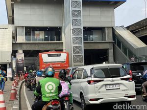 Detik-detik Kecelakaan Maut Picu Macet Parah di Jl TB Simatupang Jaksel