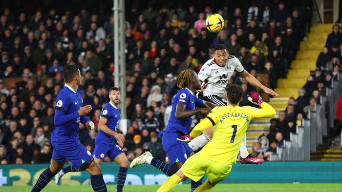 LONDON, ENGLAND - JANUARY 12: Carlos Vinicius of Fulham scores their sides second goal past Kepa Arrizabalaga of Chelsea during the Premier League match between Fulham FC and Chelsea FC at Craven Cottage on January 12, 2023 in London, England. (Photo by Clive Rose/Getty Images)