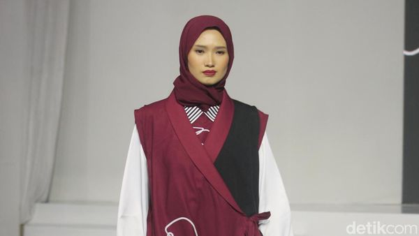 6 Koleksi Busana Muslim Hannie Hananto di Jakarta Fashion Trend 2023