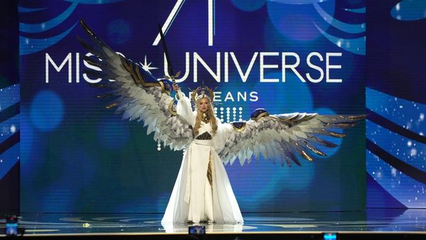 10 Foto Kostum Nasional Miss Universe 2022, Ukraina Bak Malaikat Pendekar