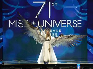 10 Foto Kostum Nasional Miss Universe 2022, Ukraina Bak Malaikat Pendekar