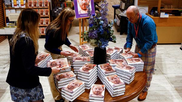 Laris Manis Buku Kontroversial Pangeran Harry, Laku 1,4 Juta Eksemplar