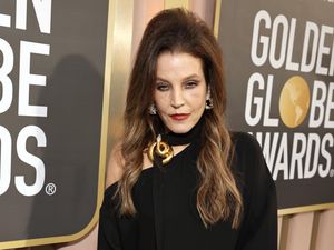 Lisa Marie Presley Mengawetkan Jasad Putranya di Rumah Selama 2 Bulan Lisa Marie Presley Mengawetkan Jasad Putranya di Rumah Selama 2 Bulan