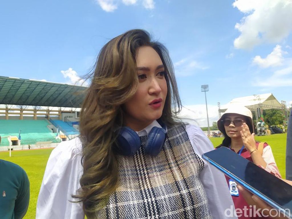 Nafa Urbach Perdana Jadi Produser Film, Syuting di Solo Bulan Depan Nafa Urbach Perdana Jadi Produser Film, Syuting di Solo Bulan Depan