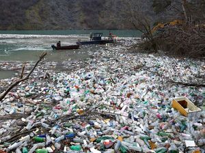 Kotor! Tumpukan Sampah Padati Danau di Serbia