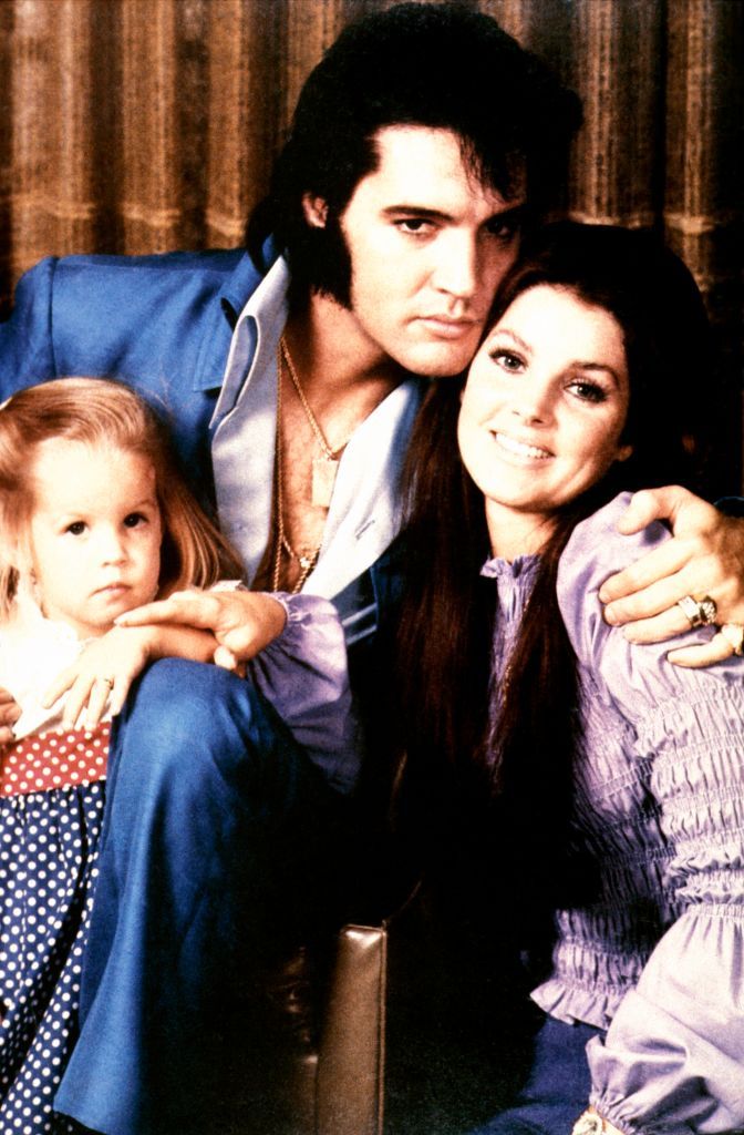 UNITED STATES - JANUARY 01:  (AUSTRALIA OUT) USA  Photo of Lisa-Marie PRESLEY and Priscilla PRESLEY and Elvis PRESLEY, with his wife Priscilla and daughter Lisa-Marie - c.1970  (Photo by GAB Archive/Redferns)