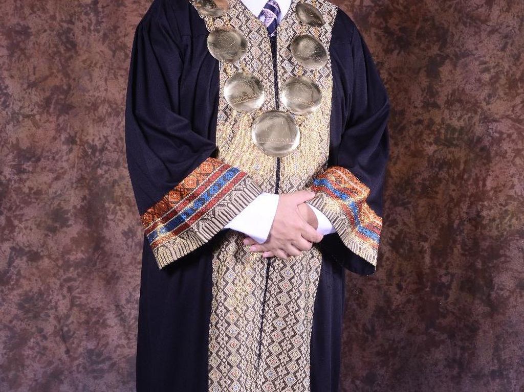Prof Syafii Antonio Dikukuhkan Jadi Guru Besar Ekonomi Syariah, Ini Prestasinya Prof Syafii Antonio Dikukuhkan Jadi Guru Besar Ekonomi Syariah, Ini Prestasinya