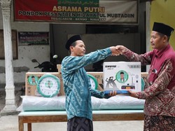 Relawan Kiai Muda Jatim Salurkan Bantuan ke Ponpes-Warga di Magetan