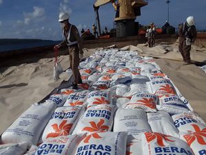 NTT Terima 5.000 Ton Beras Impor Asal Vietnam NTT Terima 5.000 Ton Beras Impor Asal Vietnam