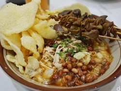 Sudah Jualan 15 Tahun, Penjual Bubur Ini Curhat Buburnya Basi Secara Misterius