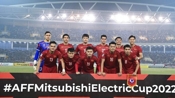 Vietnams players pose for a photo ahead of their first leg of the ASEAN Football Federation (AFF) Cup semifinal soccer match between Vietnam and Indonesia at My Dinh National Stadium in Hanoi, Vietnam, Monday, Jan. 9, 2023. (AP Photo/Nguyen Manh Quan)