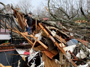 Tornado Dahsyat Terjang Mississippi AS, 25 Orang Tewas! Tornado Dahsyat Terjang Mississippi AS, 25 Orang Tewas!