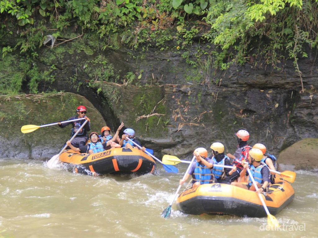 Untuk yang Berani Saja! Uji Adrenalin Main Rafting di Sungai Elo Magelang
