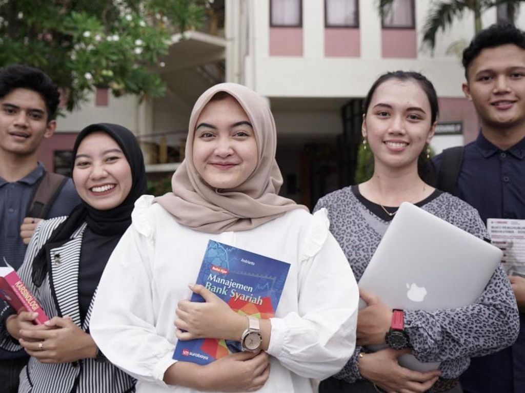 11 Program Beasiswa di UM Surabaya untuk TA 2023-2024