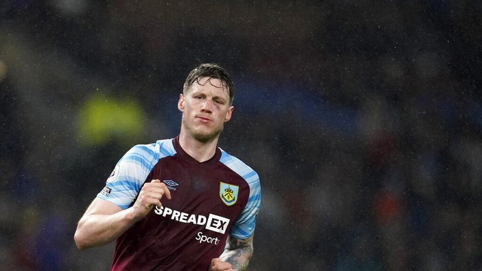 Burnleys Wout Weghorst runs during the English Premier League soccer match between Burnley and Manchester United at Turf Moor, in Burnley, England, Tuesday, Feb. 8, 2022. (AP Photo/Jon Super)