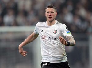 Wout Weghorst Bisa Main lawan Man City?