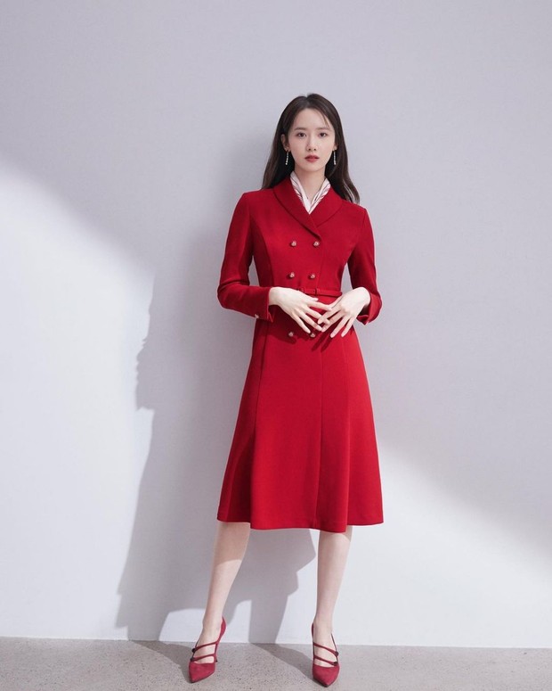 Yonna dengan Balutan Dress Merah. Foto Instagram: yoona__lim