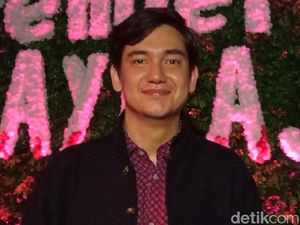 Video: Cerita Adipati Dolken Kesulitan Nyanyi Lagu Anak di The Shadow Strays Video: Cerita Adipati Dolken Kesulitan Nyanyi Lagu Anak di The Shadow Strays