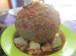 Gokil! Bakso Raksasa di Subang Ini Beratnya 1 hingga 5 Kilogram