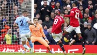 Tim-tim besar seperti Tottenham Hotspur dan Manchester City pun tumbang di Old Trafford (AP)