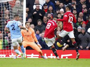 Derby Manchester: Peluang Bruno Fernandes Samai Aksi Paul Scholes Derby Manchester: Peluang Bruno Fernandes Samai Aksi Paul Scholes