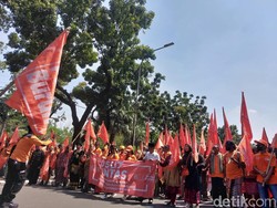 Buruh Mulai Gelar Demo di Patung Kuda, Beri 9 Tuntutan