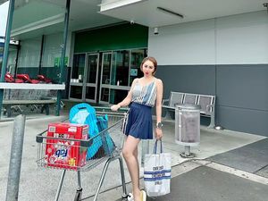 Intip Gaya Liburan Femmy Permatasari Setelah Oplas, Makin Pede Bak ABG Intip Gaya Liburan Femmy Permatasari Setelah Oplas, Makin Pede Bak ABG