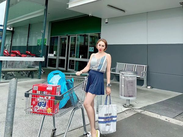 Intip Gaya Liburan Femmy Permatasari Setelah Oplas, Makin Pede Bak ABG