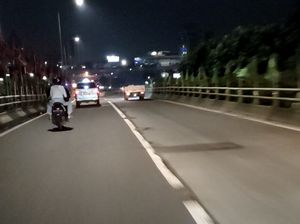 Lubang-lubang Jalan di Flyover Pancoran Arah Cawang Telah Ditambal Lubang-lubang Jalan di Flyover Pancoran Arah Cawang Telah Ditambal