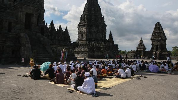 Momen Persembahyangan Hari Raya Kuningan di Beberapa Wilayah Indonesia