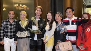 Momen Kulineran Verrel Bramasta Bareng Venna Melinda dan Ivan Fadilla