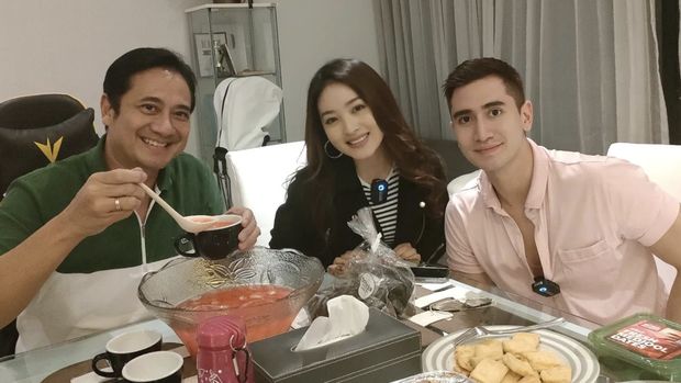 Potret Manis Kulineran Verrel Bramasta Bareng Venna Melinda dan Ivan Fadilla