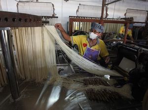 77 Tahun Mi Panjang Umur Ini Pertahankan Warisan Resep Asli