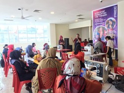 Relawan Pendukung Sandiaga Gelar Workshop Pembuatan Tas di Makassar