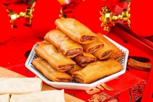 Spring Rolls Menyantap lumpia saat Imlek dipercaya dapat membawa keberuntungan dan rejeki