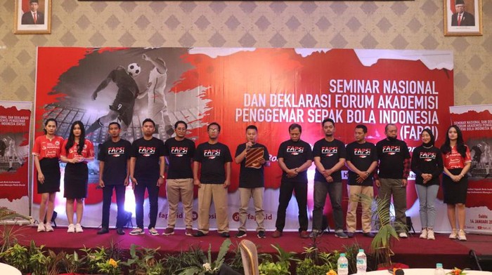 Upaya Mendorong Revolusi Sepakbola Indonesia Forum Akademisi Penggemar Sepak Bola Indonesia (FAPSI) memberikan kontribusi berupa gagasan dan kajian untuk revolusi sepak bola Indonesia.