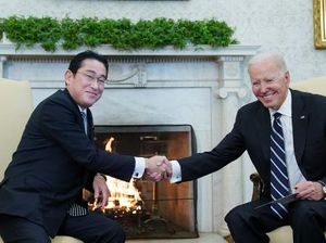 Biden Sampaikan Langsung Komitmen Dukungan Militer untuk Jepang Biden Sampaikan Langsung Komitmen Dukungan Militer untuk Jepang