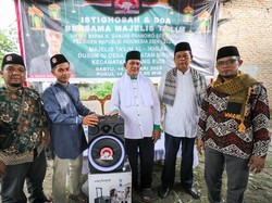 Ustaz Pendukung Ganjar Beri Bantuan ke Majelis Taklim di Deli Serdang