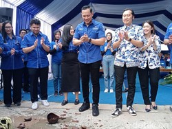 Teriakan Presiden Menggema Saat AHY Resmikan Kantor Baru Demokrat Pacitan