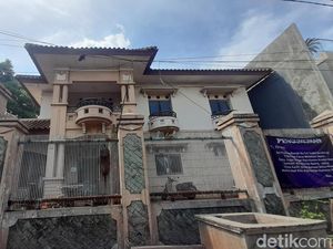 Usai Kembali ke Rumah Mewahnya, Bu Eny Bakal Ziarah ke Makam Suami Usai Kembali ke Rumah Mewahnya, Bu Eny Bakal Ziarah ke Makam Suami