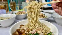 Cicip Bakmi Halal di Mangga Besar dengan Topping Tahu dan Ati Ampela