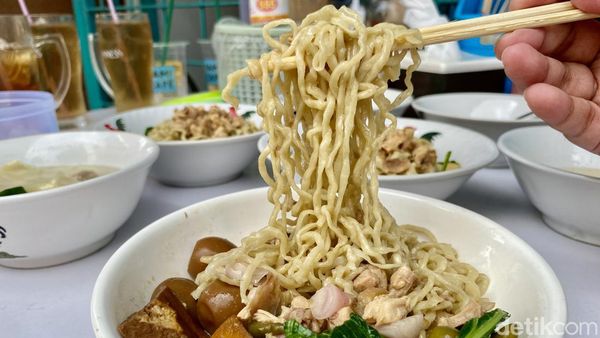 Cicip Bakmi Halal di Mangga Besar dengan Topping Tahu dan Ati Ampela